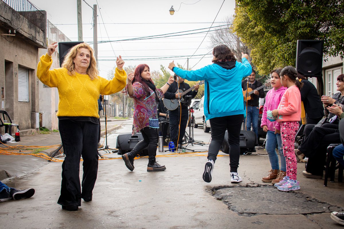 La Fundación Emperador nació de la dedicación y el amor de Fabián, Roxana y muchos familiares de personas electrodependientes, con el objetivo de mejorar su calidad de vida.

Ayer los acompañamos en la inauguración de su nueva casa.