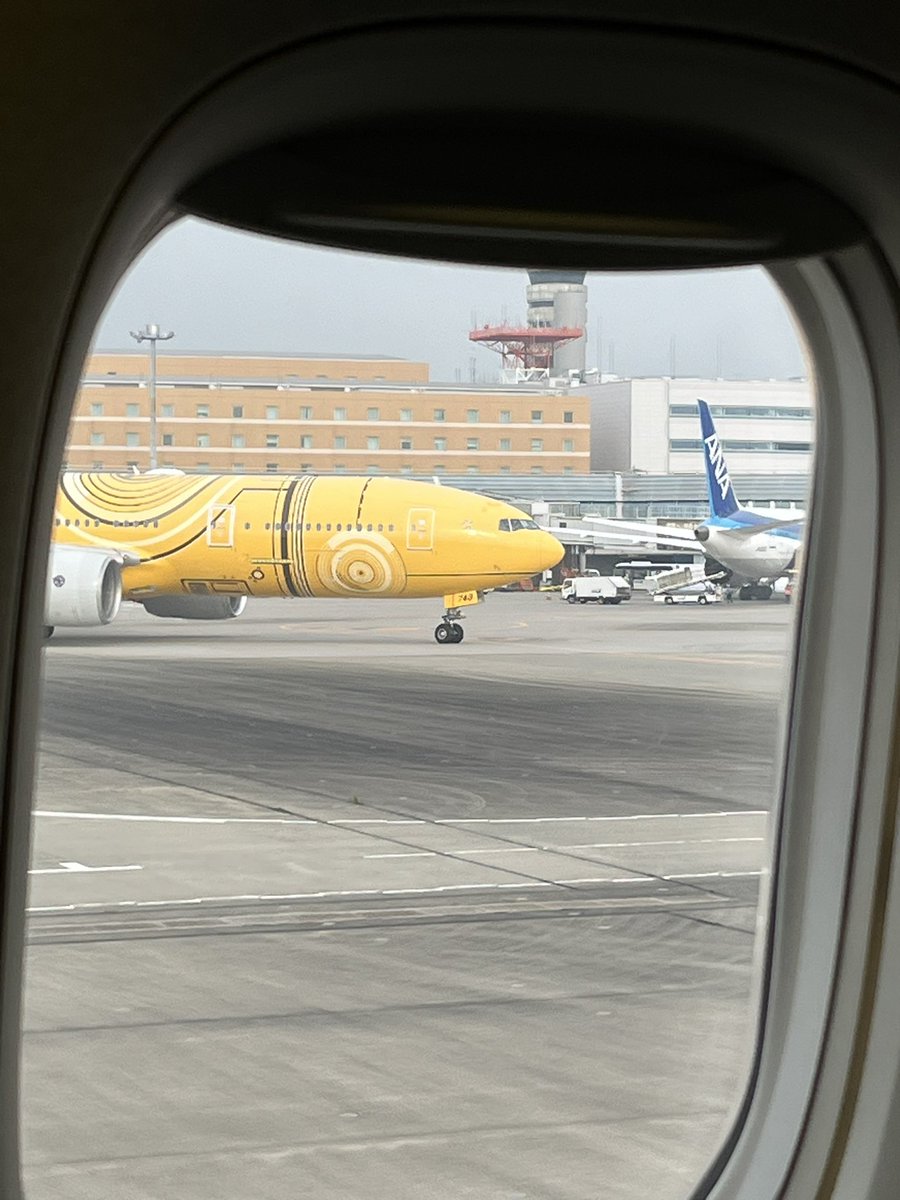 mskz_nagasawa39's tweet photo. #ana
#starwars
#greenjet
はねだぁ〜はねだぁ〜✈️ https://t.co/dfiyXp1Gp5