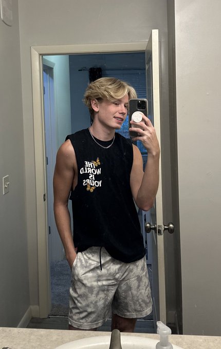 The world is yours https://t.co/2HYk120xQR