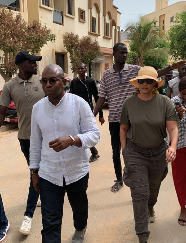 SabrDegMoyMoudj's tweet photo. Maïmouna BOUSSO, quelle brave Dame !!! 💪🏿
Elle a toute mon admiration 💕🔥
Seule la lutte libère ! ✊🏿🇸🇳✊🏿
Allaa athiou, amoul bayi dem ba diex 💯
#Sonko2024
#MaintienRek #JeSuisCasaçaise 🇸🇳
#StopALaStigmatisation
#SaleMackyDegage
#FreeSenegal ✊🏿 https://t.co/Kdelp18kAu