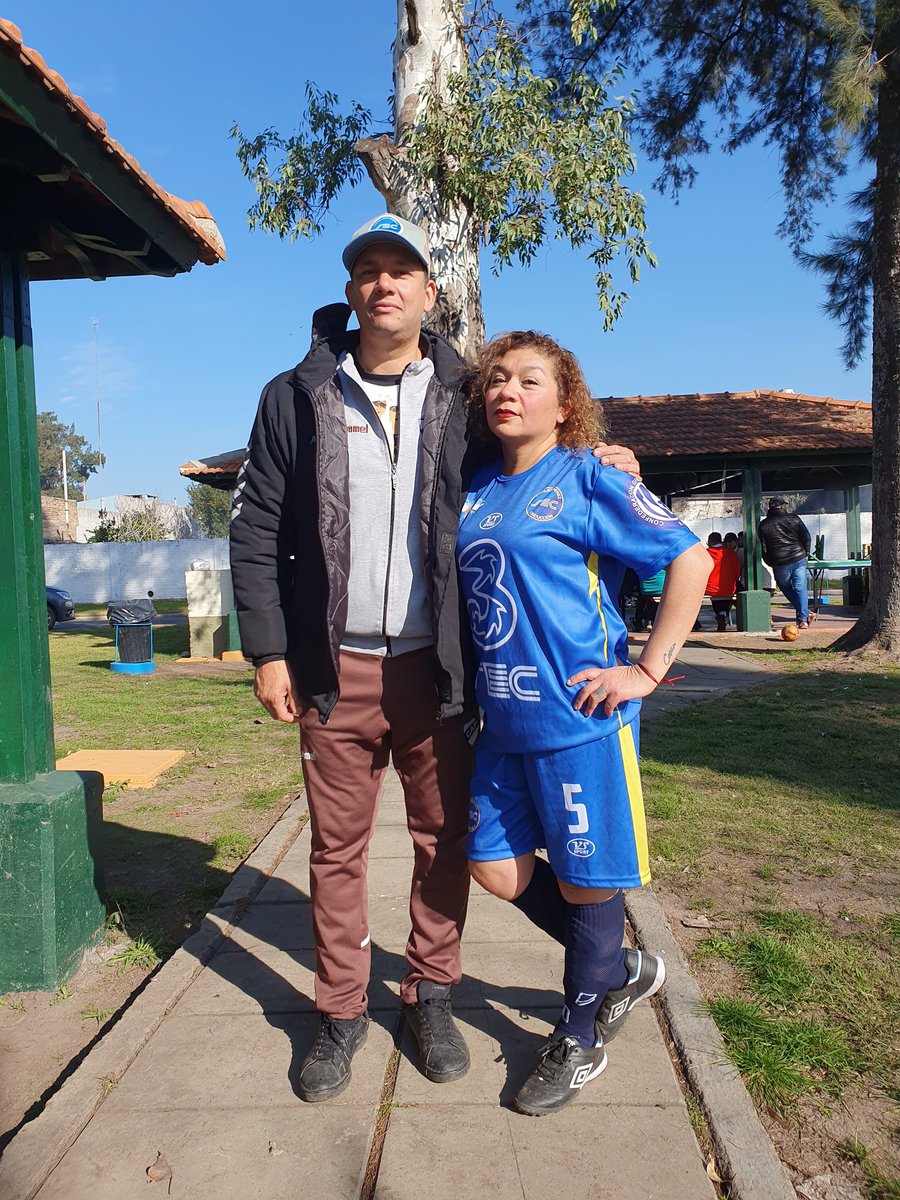 Solcary1's tweet photo. Arrancó torneo de fútbol femenino en ezeiza, una nueva experiencia para todas las compañeras, hermoso día compartido.@GustavoINCSA @soloplatense @PedroAc83825766 @CarlosPerezSEC https://t.co/CPC6BL651q
