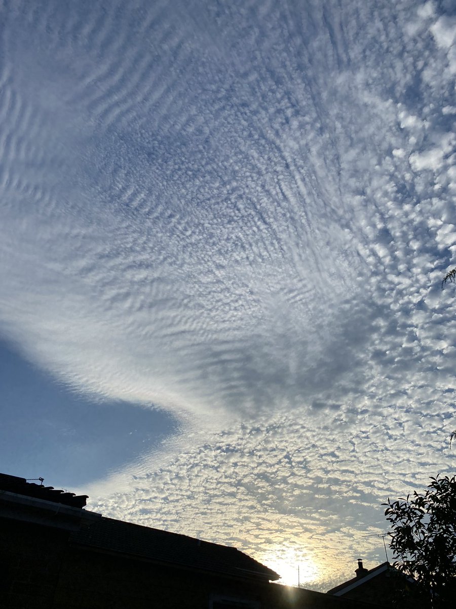 Nj19777's tweet photo. @Lauratobin1 last nights Yorkshire sky 😲 reminds me of the beach !! https://t.co/ywzwdo74zn
