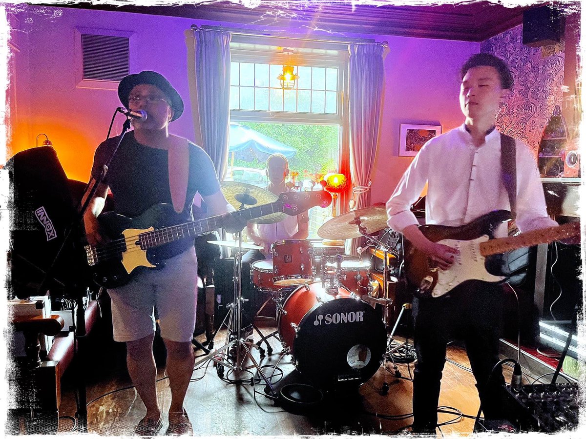 Great blues vibes today straight outa Leeds with <a href="/MojoCatfish/">MojoCatfish</a> 

The Railway Inn - Marsden // Huddersfield Blues Club