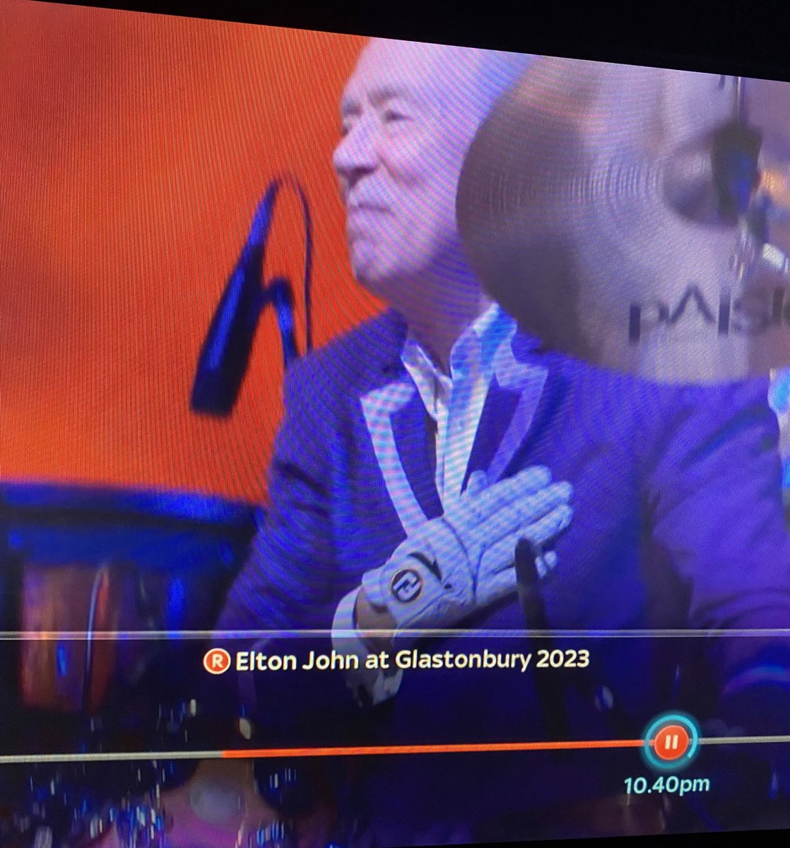 What a drummer!

#1GloveinGolf #EltonJohn #Glasto