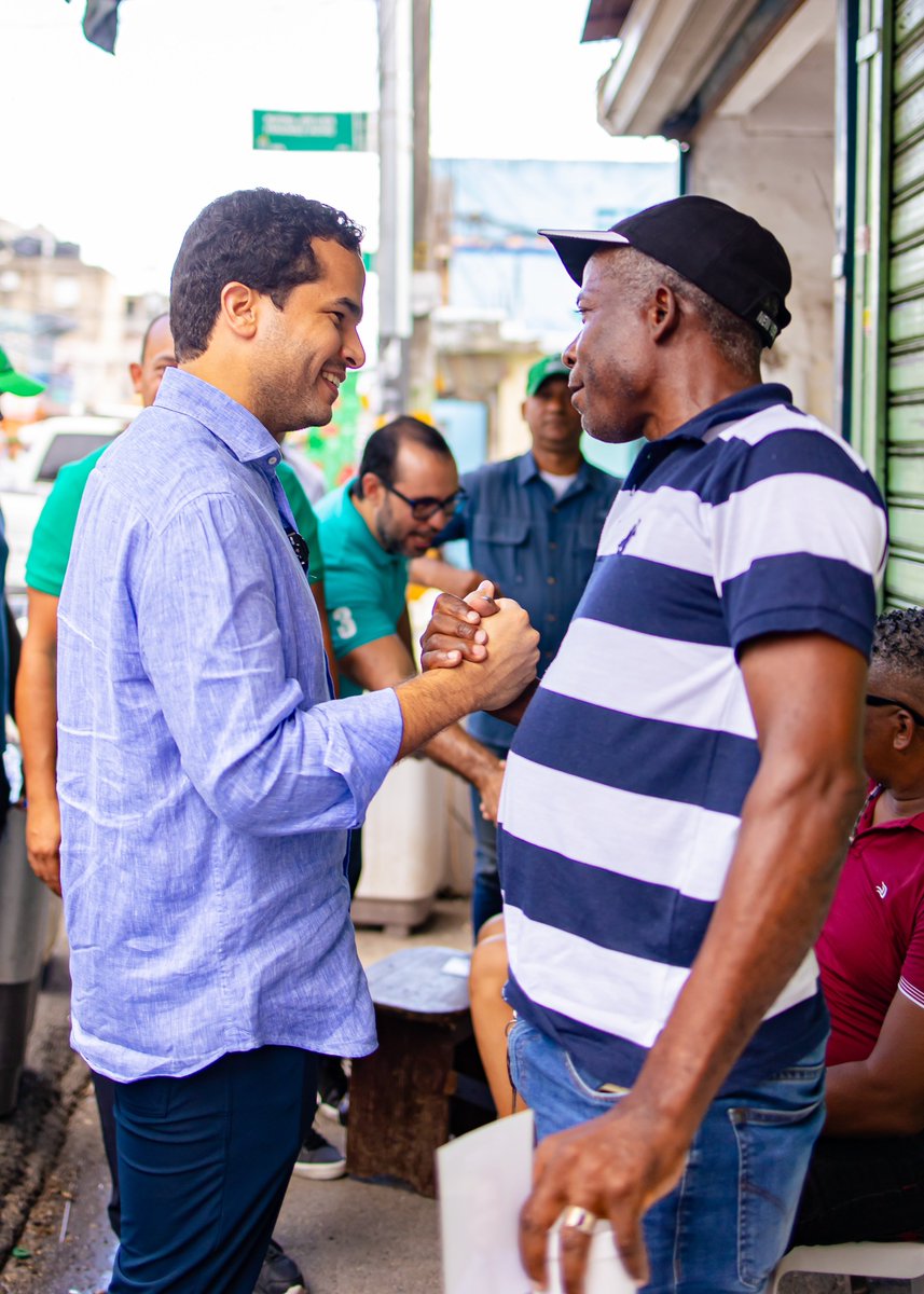 OmarLFernandez's tweet photo. El voto es un instante, pero la confianza es de construcción constante.

Toma años afianzarla, pero da una fuerza única al vínculo que venimos creando con los capitaleños.

Hoy puedo decir con orgullo, que nunca le di la espalda a Santo Domingo. Me mantuve en sus calles. Conocí a su gente y les defendí en el Congreso. Me preparé para seguir sirviéndoles.