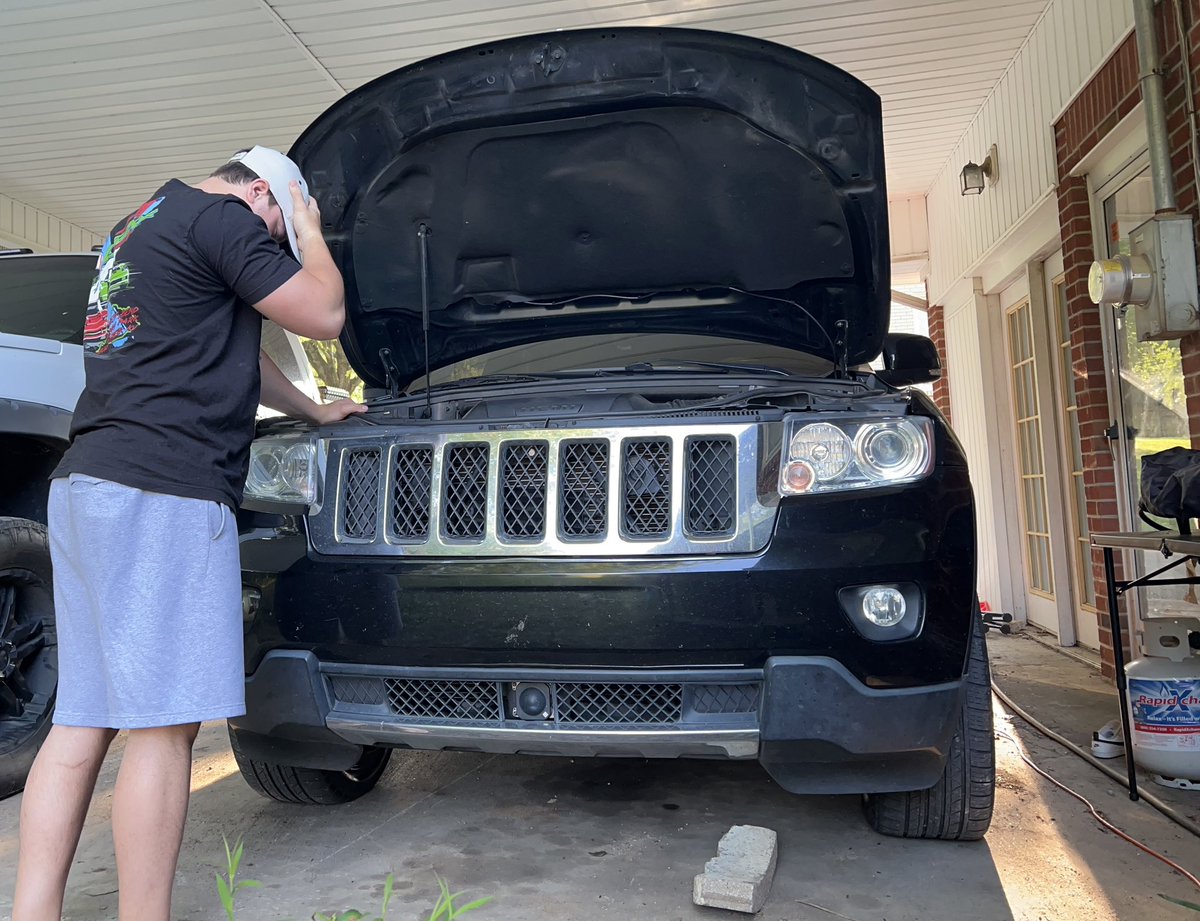 ZPTVofficial's tweet photo. https://t.co/Zx5AbRyWvJ New video is LIVE NOW!! The Jeep has a major issue… DON’T MISS IT!!! #hemi #broken #broke #jeep #grandcherokee #hemitick #diy #youtube #youtuber #4x4 https://t.co/eJkowVWhk1