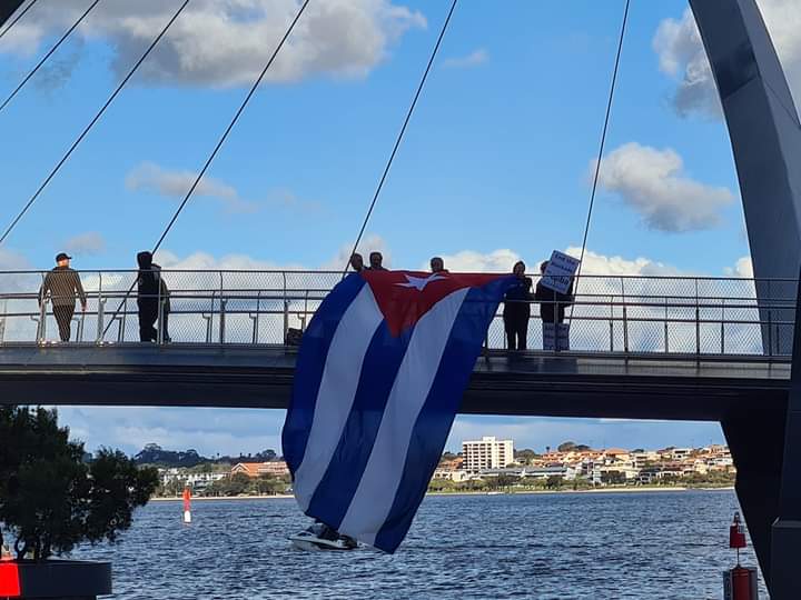 DrRobertoMOjeda's tweet photo. Las voces que este domingo nuevamente se levantan en todos los continentes, lo hacen para exigir el fin del bloqueo de #EEUU contra #Cuba. Eso nos ratifica una vez más que #CubaNoEstaSola #MejorSinBloqueo https://t.co/KOnJ2DM0Ex