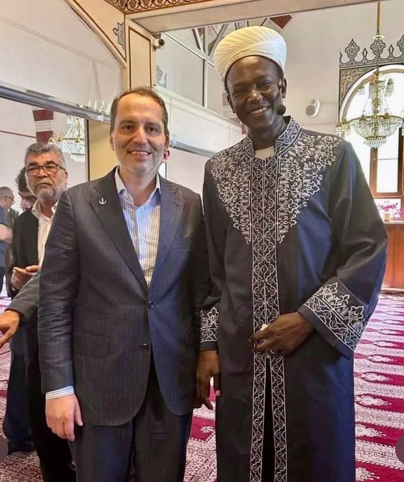erbakanfatih's tweet photo. Konya’da cuma namazı sonrası Senegalli müezzinimizle. https://t.co/r1VTUX6Bre