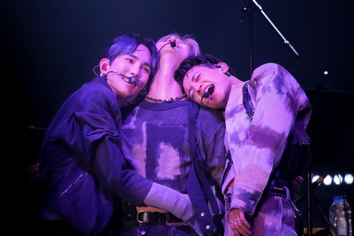 xoalsoax's tweet photo. I feel like words are not enough to describe how proud I am of 2minkey for making this 3 day concert a success. I am beaming with pride with how SHINee, in whatever situation, manage to outperform and exceed our expectations. Not once did I ever feel like it was lacking, they made sure they gave their utmost 525% energy to each and every performances. It must be difficult but they still manage to give us spectacular stages. SHINee really makes the impossible, possible. My boys, you all deserve all the love, appreciation and respect.