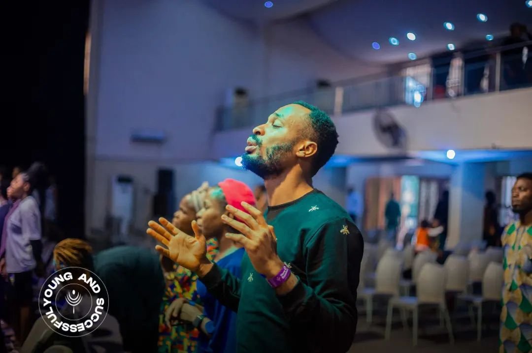 Yas_Conference's tweet photo. Oh Glorious God 
We praise your name,
We lay our crowns and worship you.

The presence of the Lord is mighty in the house.

#yas2023
#yasconference 
#youngandsuccessful 
#enugu https://t.co/pkufdD5kVP