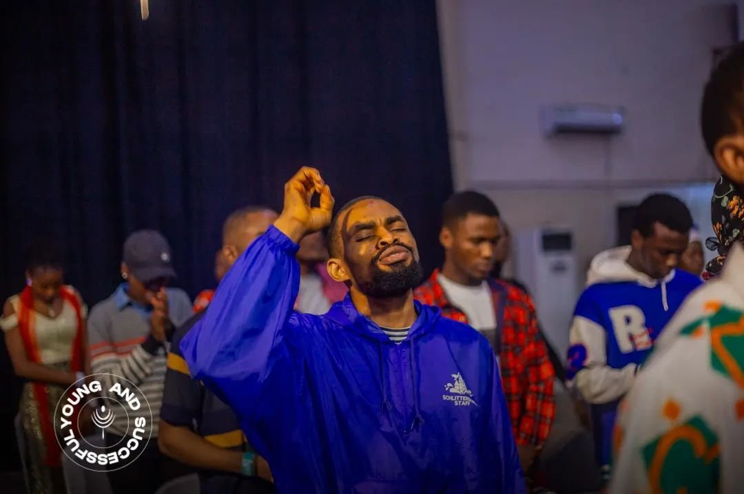 Yas_Conference's tweet photo. Oh Glorious God 
We praise your name,
We lay our crowns and worship you.

The presence of the Lord is mighty in the house.

#yas2023
#yasconference 
#youngandsuccessful 
#enugu https://t.co/pkufdD5kVP
