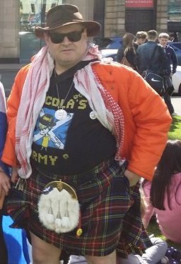 Ian Blackford spotted at the #AUOB march in Stirling yesterday.