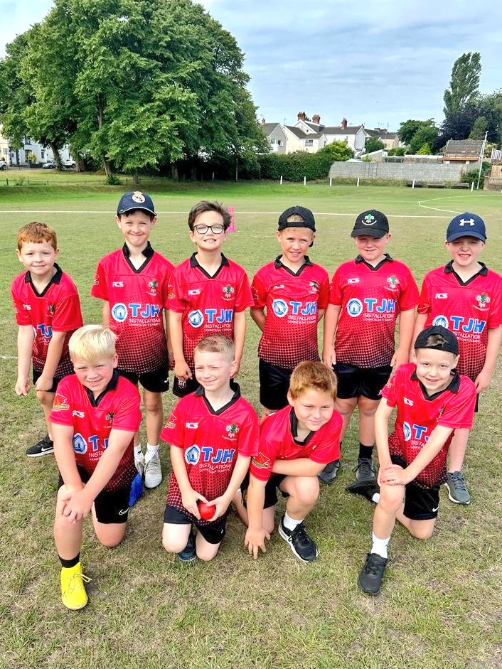 LlangennechJ's tweet photo. 2 good performances this morning from our 9s. Diolch @DafenCCJnr and a big thank you and well done to all players, great morning of cricket 👏🏻🏏 https://t.co/ryVgSe0SiS