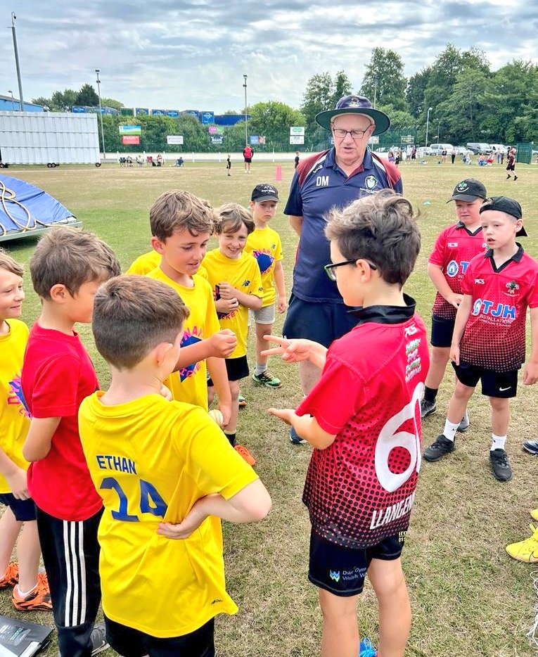 LlangennechJ's tweet photo. 2 good performances this morning from our 9s. Diolch @DafenCCJnr and a big thank you and well done to all players, great morning of cricket 👏🏻🏏 https://t.co/ryVgSe0SiS