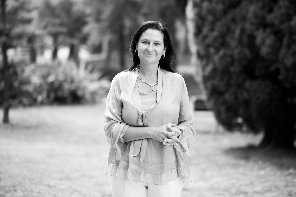 enkarneil's tweet photo. Hoy se publica en @JotDownSpain la entrevista que @Javisburgos hizo a Inmaculada Gil Rabadán, actual Directora General de Daiichi-Sankyo España, en su visita a @ujiuniversitat.

Presenciar y fotografiar una conversación de tanto calado fue un absoluto privilegio. https://t.co/BlKZ1pW6v7