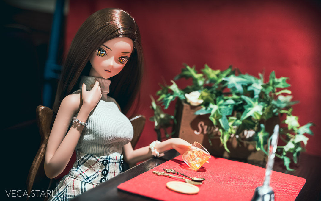 North at a doll-friendly restaurant in Tokyo. She got her own chair, drink, and cutlery. More pics and info on my Patreon page! #dollbar #smartdoll #DannyChoo #culturejapan #smartdollloversgroup #fashiondoll #スマートドール #doll #dollphoto