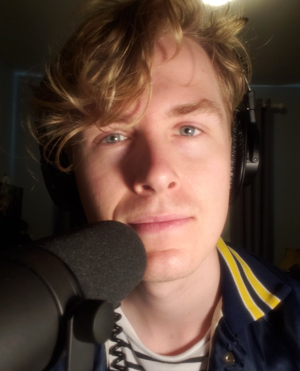 programsoundFM's tweet image. say hello to boneeee daddy irl! he is one of our beloved programsound.fm hosts, brought to life by the incredible @brandon.lormier! 💖✨⁠

bone daddy: live from limbo is live now, only on !