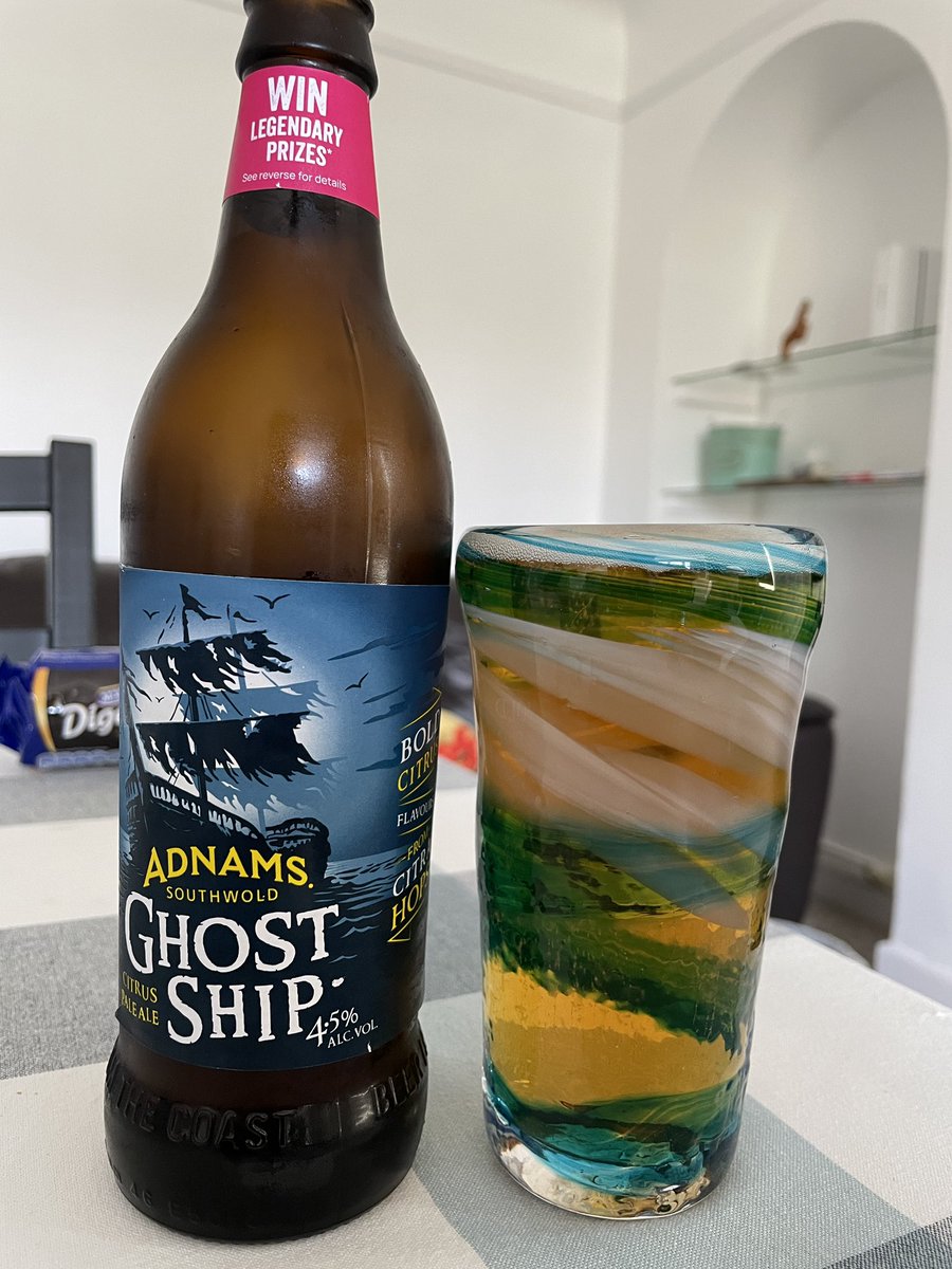 UKビール記録
ADNAMS GHOST SHIP
IPAとは名乗らないシトラスの香りと酸味が効いたお味　てか、IPAだろ、これ
ザ爽やか❗️で、口に含んだ瞬間の爽やかなシトラスフレーバーが最後まで持続する夏に飲むには最高なビールです🍺
UK IPAでは上位ランクですね。