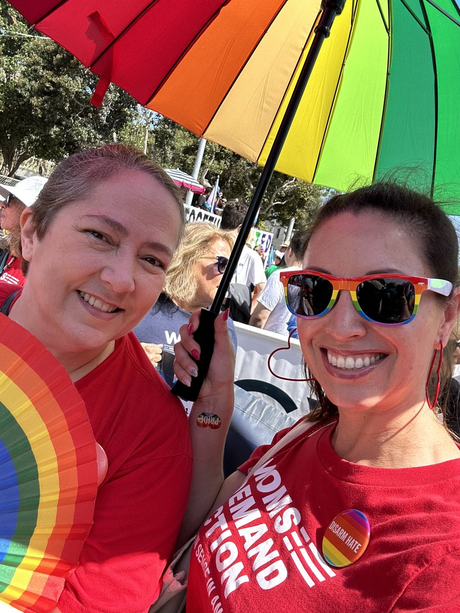 Orange County @MomsDemand volunteers had the BEST time at OC Pride yesterday! What an amazing day surrounded by love and joy! Happy Pride!
#DisarmHate