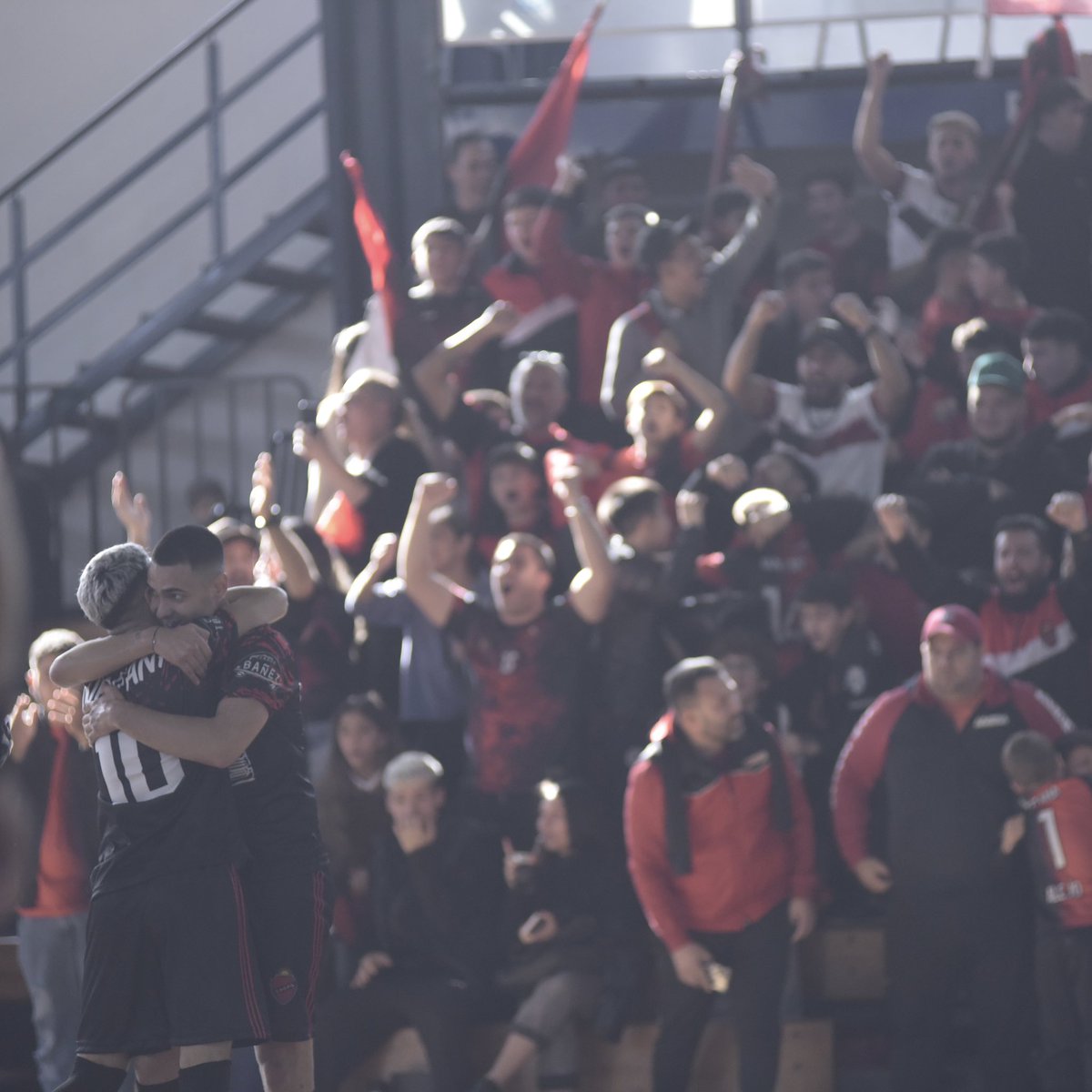 ¡QUINTANA CAMPEÓN APERTURA 2023! 🔴⚫️

Quintana 2 (4) - 2 (2) Mitre