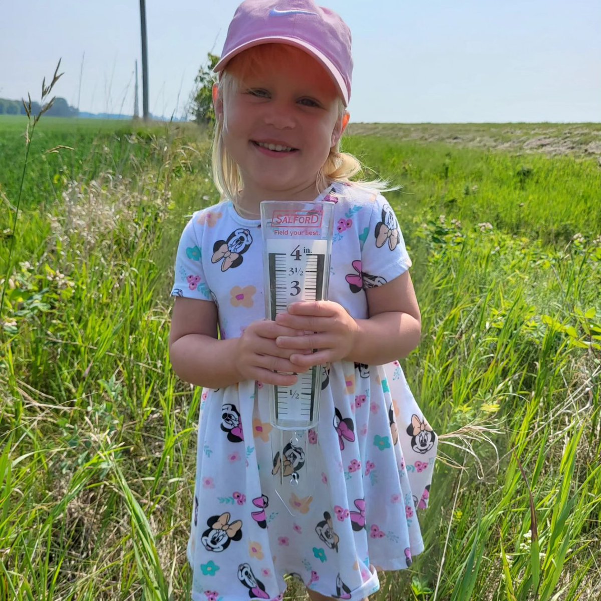 R_Elly21's tweet photo. "Maybe the rain just needs somewhere to go Dad" ... found an activity for my field scouting partner. Hopefully this brings some rain and doesn't just collect dust. #fieldyourbest #knowmoregrowmore @SalfordGroup https://t.co/nnlexqXRYl