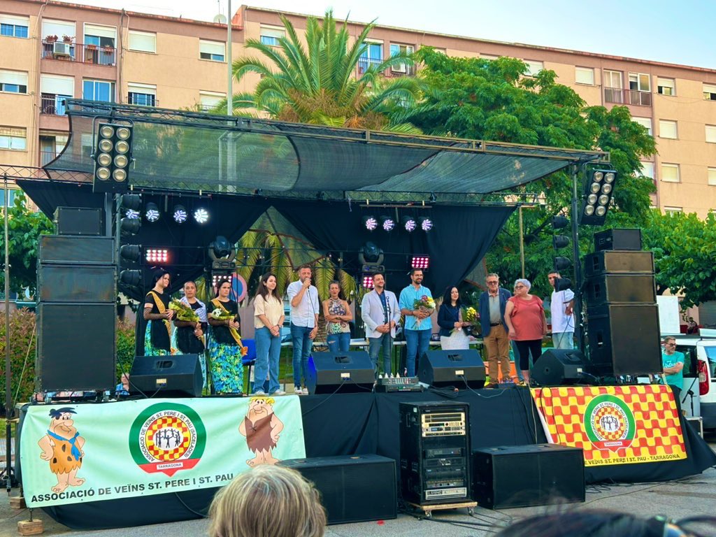 ohernandez94_'s tweet photo. 🌞Fin de semana de #SantJoan completo!!! Disfrutando del verano y de la gente de #Tarragona!!
#Castells #SPiSP #Gegants https://t.co/Q0AOgpG8ow