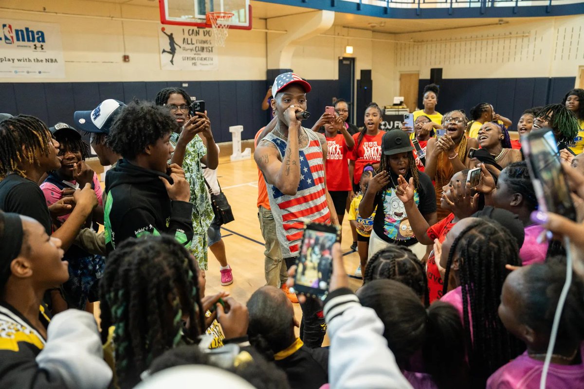 Suntimes's tweet photo. Attendees of this year’s 10th annual This Is Life Youth Talent Showcase &amp; Resource Expo witnessed more than 20 performances from rappers and dance troupes whose members were all under the age of 21 — with the youngest performer being only 6.
Story: https://t.co/vJAAtFucZf https://t.co/EFdB83cROV