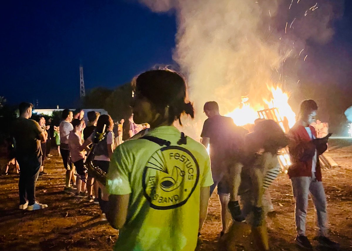 Un remix de fotos d’aquestes dos setmanes 🔥🔥
.
.
.
#festucs #lafestu #festuquilla #bb #pic #lleida #lleidatanament #xaranga #brassband #festa #brass #band #pistachos #pic #music #trombo #trompet #escoles #correbars #teteo #correbars #estiu #solecillo #facalor
