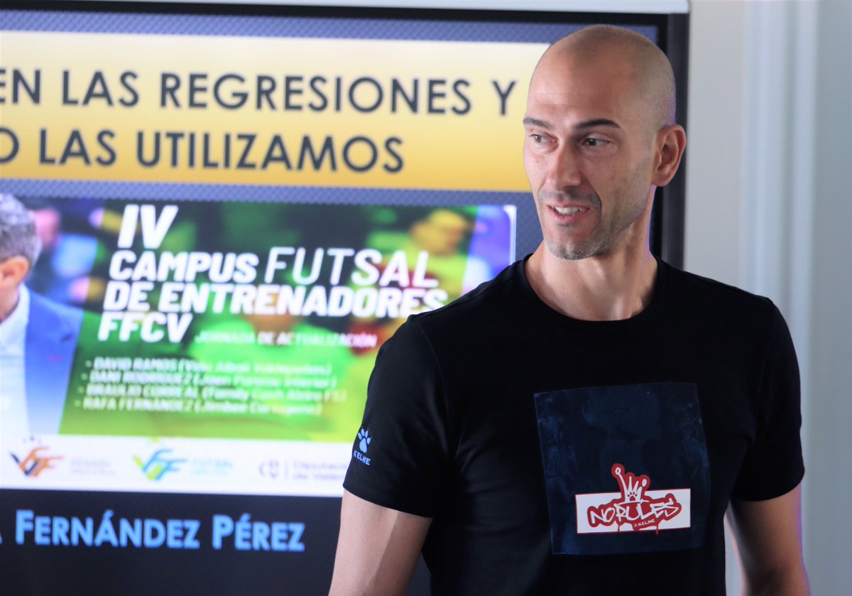 FFCV (@ffcv_info) on Twitter photo ENTRENADORS |
🎓 <a href="/ichaves1978/">Ivan Chaves (ICH)</a> (<a href="/FedFutbolCeuta/">RFFCE</a>), <a href="/andreaesteban10/">Andrea Esteban</a>, <a href="/rafaportero15/">Rafa Fernández</a> y <a href="/bcorreal11/">Braulio Correal</a> han sido los ponentes de la jornada de domingo 🙌🏼
📎 ffcv.es/wp/blog/2023/0…
#somEntrenadors ENTRENADORS |
🎓 <a href="/ichaves1978/">Ivan Chaves (ICH)</a> (<a href="/FedFutbolCeuta/">RFFCE</a>), <a href="/andreaesteban10/">Andrea Esteban</a>, <a href="/rafaportero15/">Rafa Fernández</a> y <a href="/bcorreal11/">Braulio Correal</a> han sido los ponentes de la jornada de domingo 🙌🏼
📎 ffcv.es/wp/blog/2023/0…
#somEntrenadors