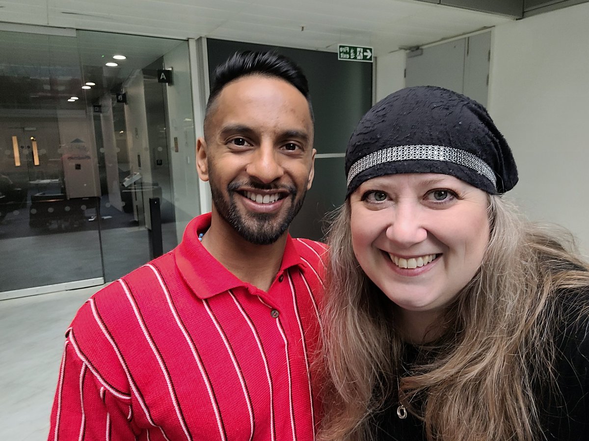 When you get to the @bbcsml @BBCOne studio to work with @Bobby_Seagull for the first time, and you tell him you loved watching him on #IndianMatchmaking & #CelebrityHunted and he says he saw you at @Backyard_Comedy @BYCthursday a few months ago & loved your set!