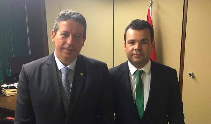 🚨🚨🚨 A Polícia Federal encontrou agora 11 pagamentos para Arthur Lira no material apreendido do seu ex-assessor.                                       
Está começando a aparecer o destino do Orçamento Secreto do Presidente da Câmara?