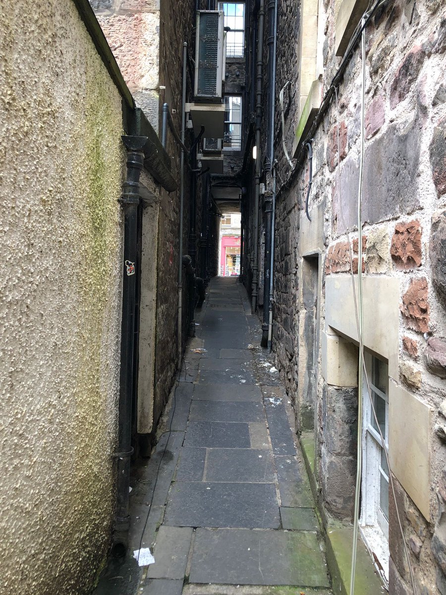 The narrow streets of Edinburgh