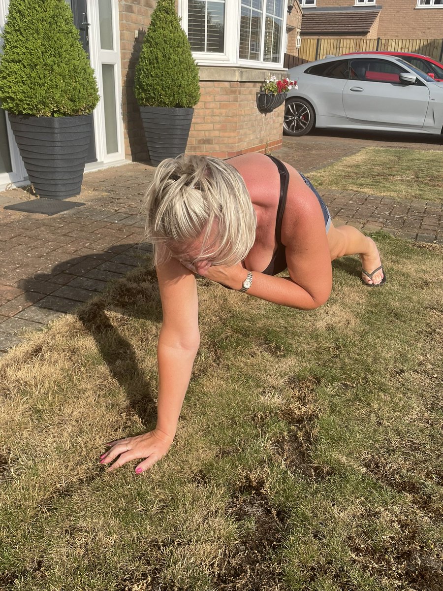C1areBillington's tweet photo. Day 25 - glorious day & weekend Spent time with 2 granddaughters, getting the challenge of 50 plank taps & 50 Russian twists done @poets_in Please donate share and like #challenge #poetsin #plankshouldertaps #russiantwists #charity #mentalhealth #pride
https://t.co/jVc5aEyvAj https://t.co/kD0wExOWSk