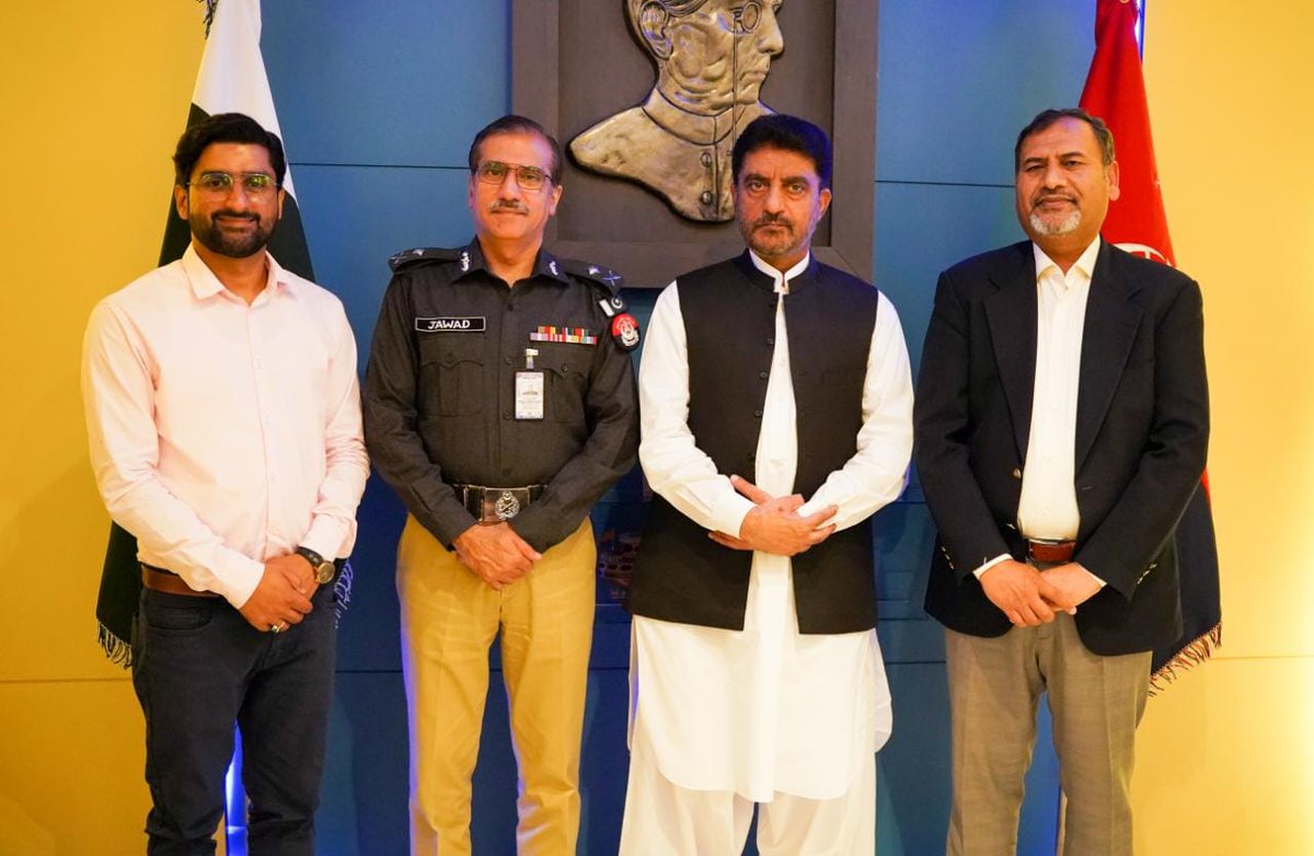 aleemuhammad12's tweet photo. Meeting with Adl. IG Bal. Mr. Jawad  Dogar (PSP) &amp; DIG HQs Mr. Shahab Lehri (PSP) to discuss plans for future collaborative efforts between Bal Police and Rozan for women recruitment and retention in the police. 
#aleemuhammad12 #Rozan #Balochistan #police #policereform #pfdp https://t.co/lrXzOYT6o7