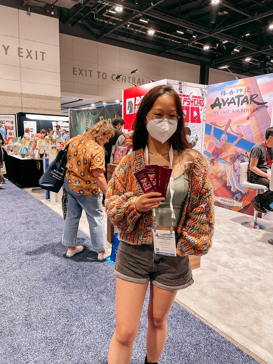 giving out more IF I HAVE TO BE HAUNTED bookmarks today at #ALAAC23!! here is my outfit 🥰♥️