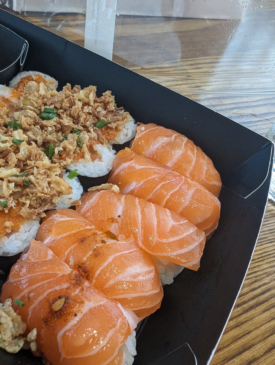 Amberley_Marie's tweet photo. @ItsuOfficial can you see it? Heathrow T5 today..... More hair nets needed I think. https://t.co/FrKnTmVywy