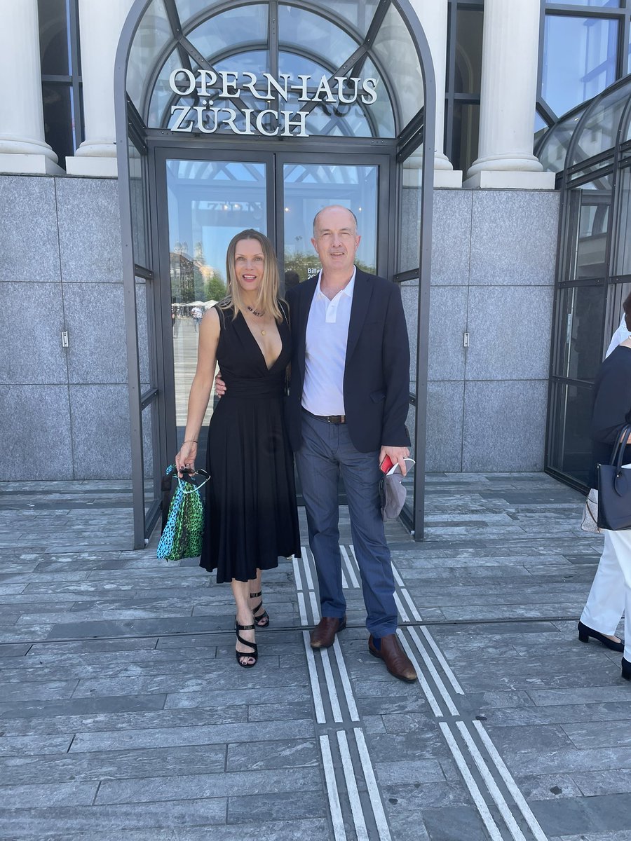 LiigahThrower's tweet photo. A Meaningful Gift. My husband is great at that. For Christmas, he gave me a Weekend away in Zurich to see ‘The Pearl Fishers’ Opera @operzuerich Memorable Show and Weekend.
#meaningfulgifts #memorabletime #opera #weekendaway #marriage https://t.co/MebufCeKkb