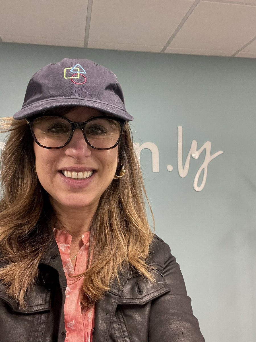 tinacpowell's tweet photo. @brianportnoy @PennMedicine @brianportnoy You came into my life at @intention_ly when things just started π«Your visit & gifts @shapingwealth hatβ¦our #TheGeometryOfWealth #BookClub πmade a real difference without you even knowing it β€οΈI will always be grateful for you, Joy, Neil @joylerepsyd @neilbage https://t.co/nLMfENoKGK