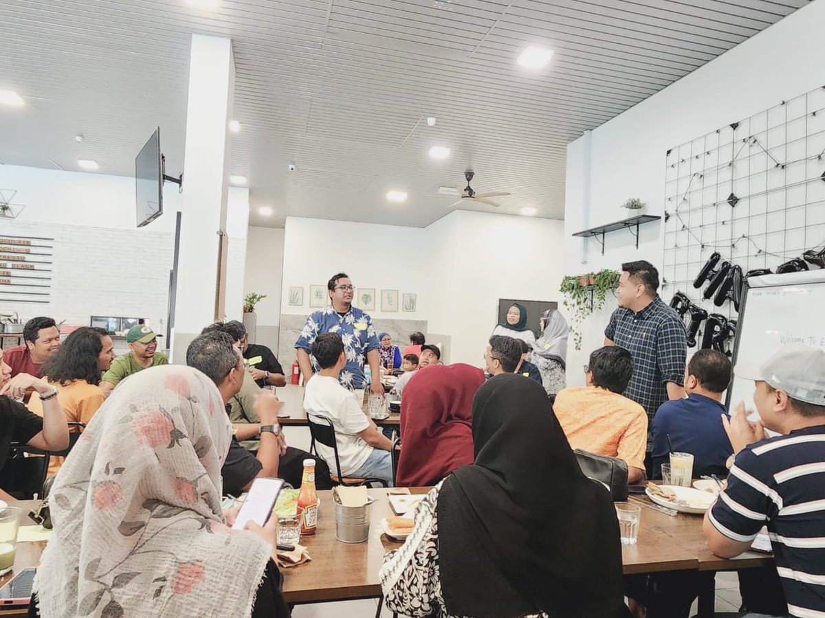 najmuddinramlii's tweet photo. Meet & Greet Alumni EMGP ๐ฅ
Alhamdulillah. Aku rasa makin dekat dengan tujuan aku bila bergaul dengan circle macam ni.
Terima kasih tuan @RahimIbrahim69
Kurangkan konflik, tingkatkan produktiviti, perbaiki komunikasi. ๐ฅ
#emgp #mazhabkebenaran https://t.co/y3eJpl94v8