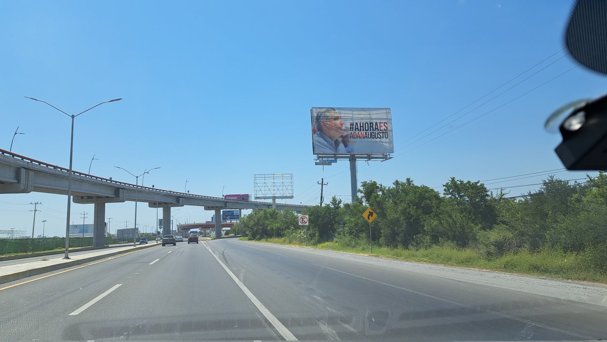 benavjj's tweet photo. @beltrandelrio A la entrada del aeropuerto de Monterrey,  sobre Bulevar Aeropuerto... https://t.co/JTKDu3YZzF
