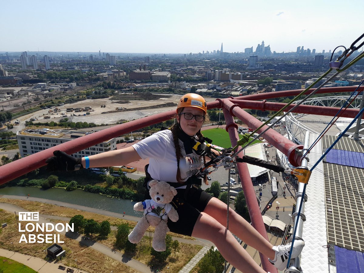 @ArcelorMittalOrbit Shannon as done her abseil, well done shan. Next door is #olympicstadium (#westhamunited) with the #chicagocubs & #stlouiscardinals #baseballgame happening #mlbworldtourlondon