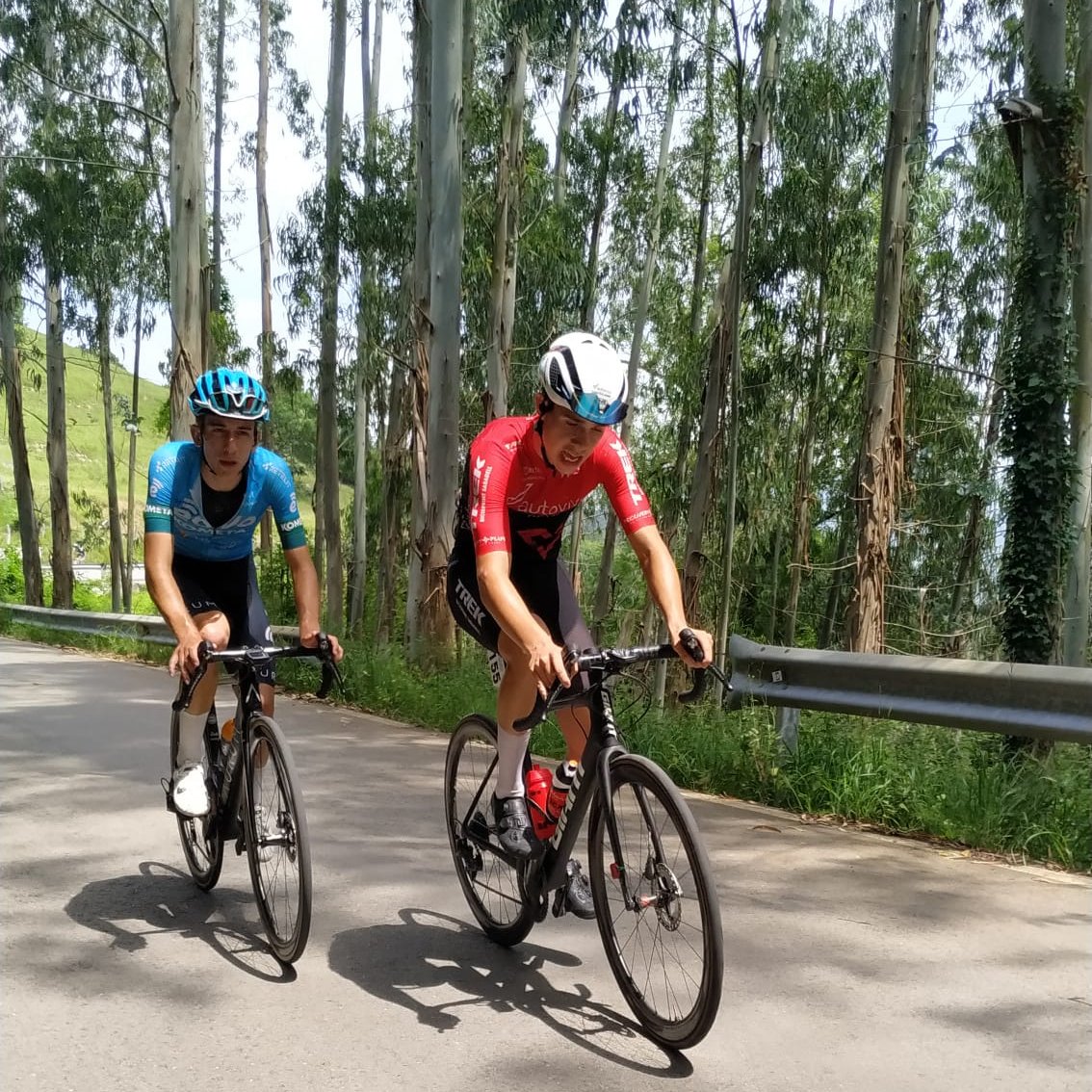 ✒️ En el top 10 de #Besaya23, en la pelea por la etapa en #GipuzkoakoItzulia. 
🔎 Miguel Domínguez concluye décimo en Cantabria; Hugo Pradas e Iker Díaz ruedan en la fuga del día en Euskadi y finalizan cuarto y quinto.
📰 eolokometacyclingteam.com/en-el-top-10-f…. 
#BornFromPassion #EquipoJunior