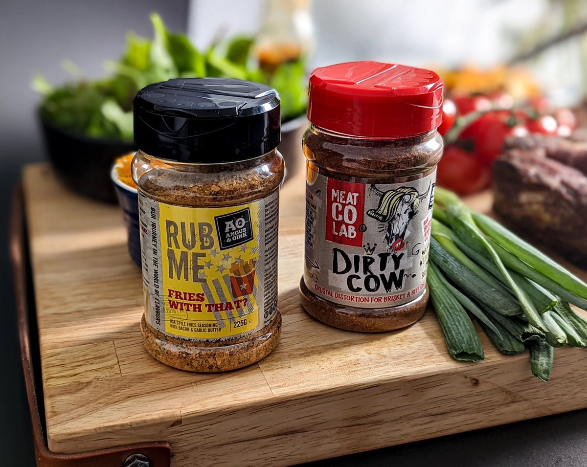 We’ve IMPeccably curated our steak hampers and gifts with award-winning cuts of meat from farmers with high welfare credentials. A Tomahawk Steak Hamper makes a fantastic foodie gift as well as being perfect for nights in, entertaining and family dine in experiences. 🥩🍷