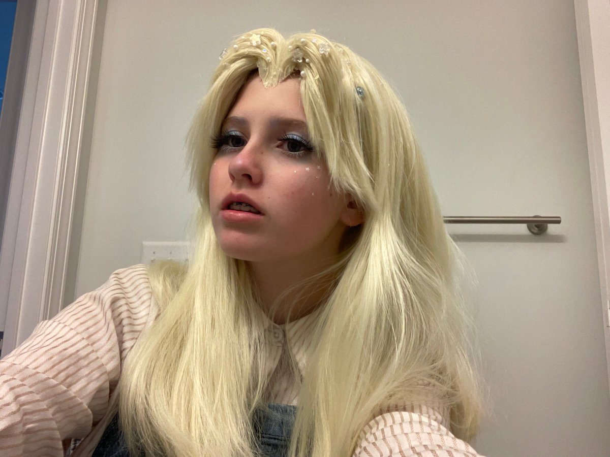Getting into cosplay is sm fun!!! Pray for me that my family doesn’t return soon lmao