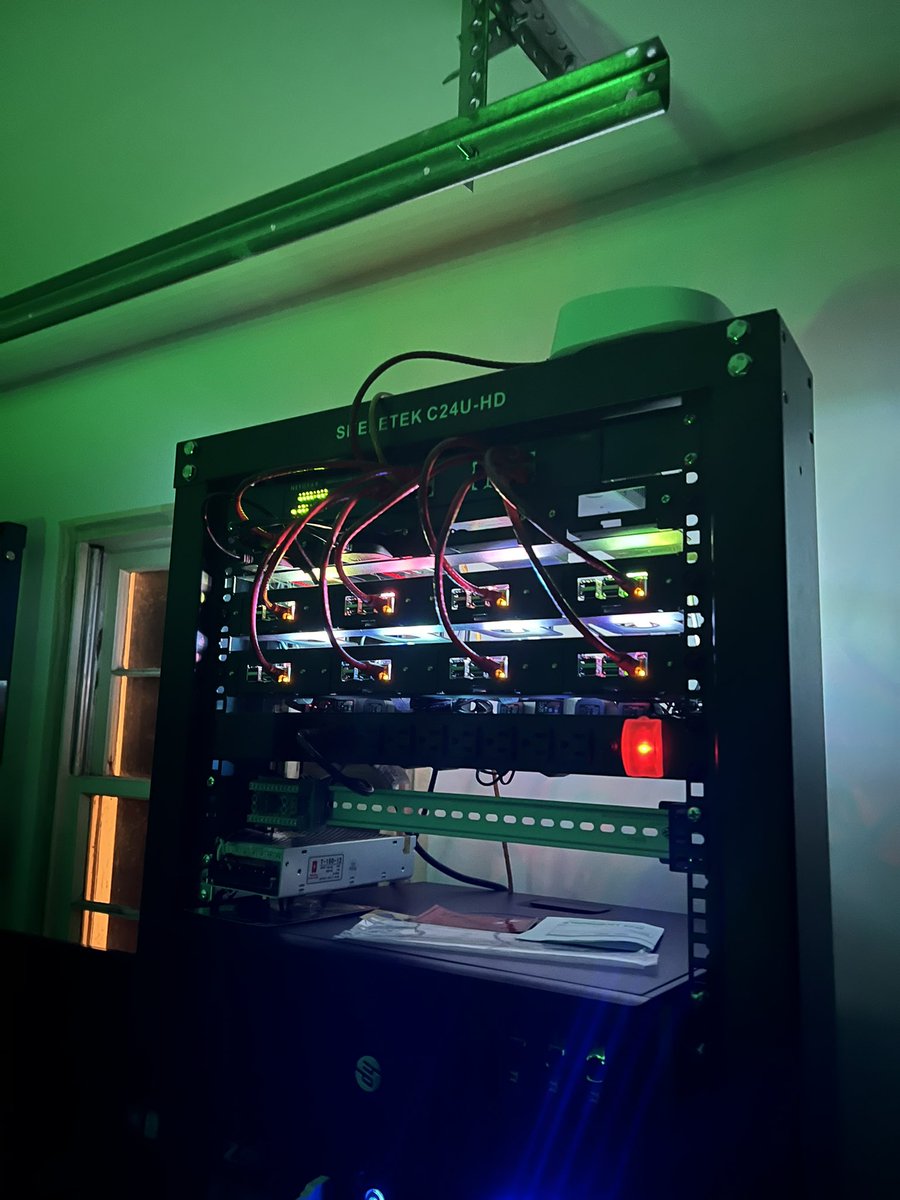 ImAndyMaker's tweet image. My 8 node #RaspberryPi cluster! 🥰 so beautiful 😍 #RaspberryPi #clustercomputing