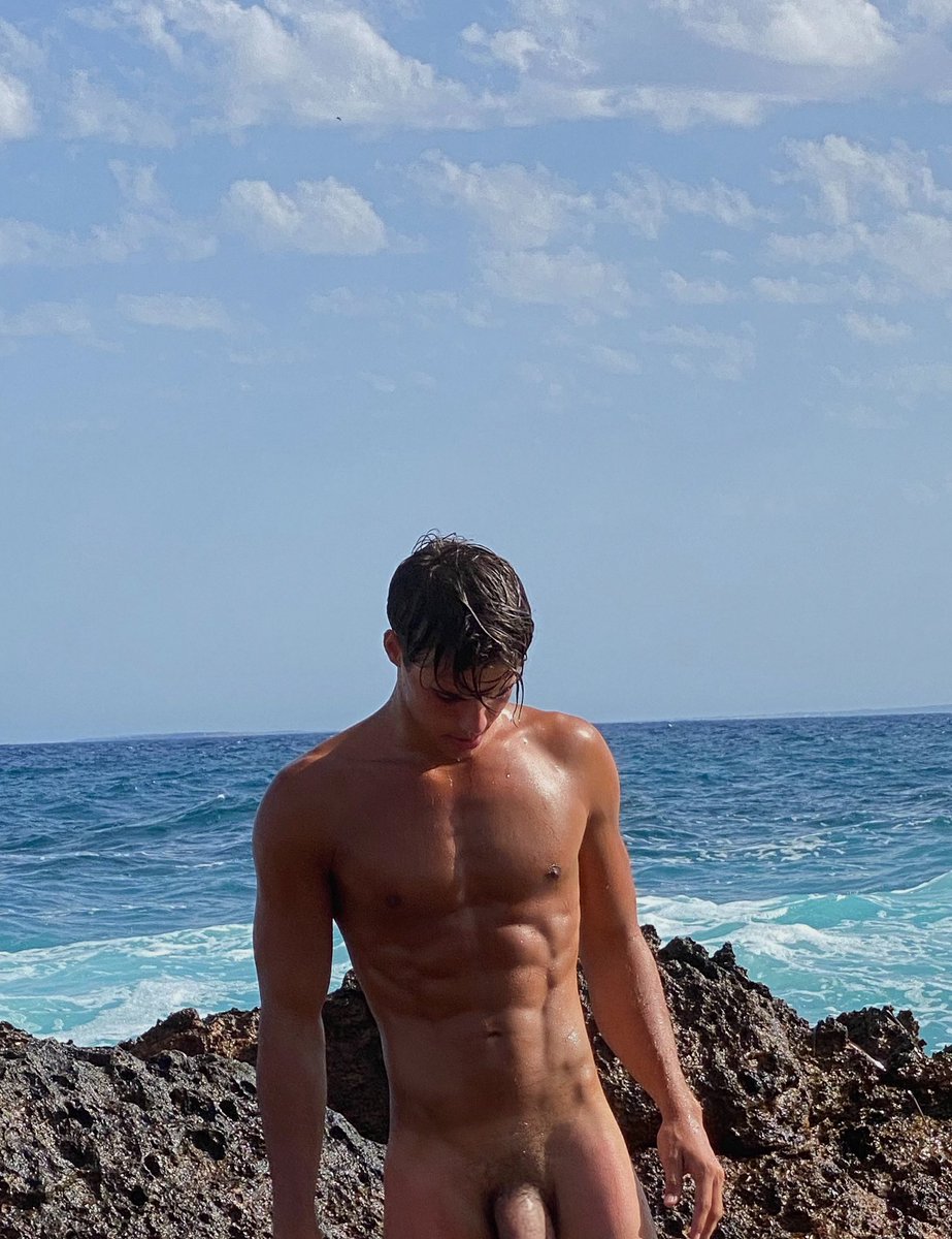 LorenzoboldOf's tweet photo. Who wants to skinny dip? https://t.co/eLgGkdkh1s