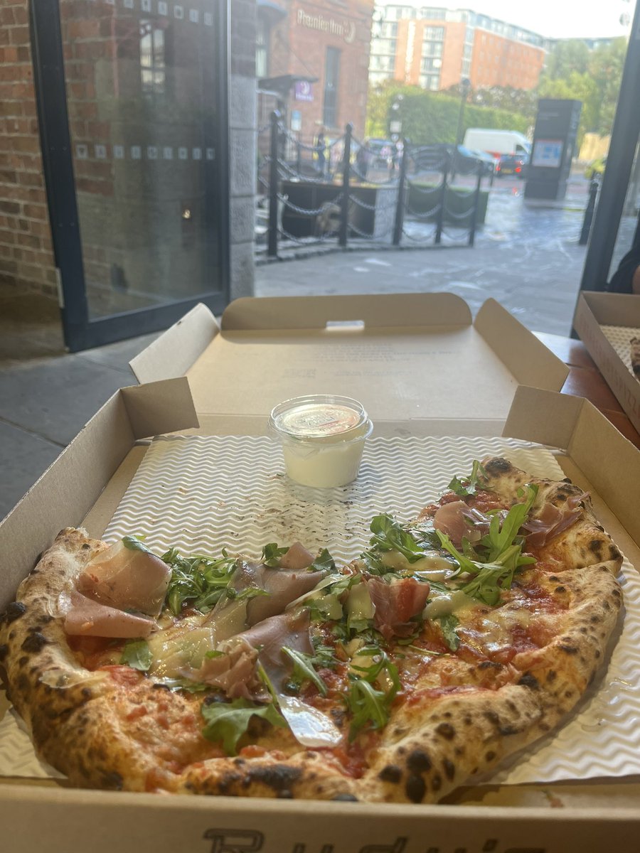MissStephH27's tweet photo. Cheeky pizza to fuel me up for the one and only @jackwhitehall @RoxyHorner https://t.co/rHpDHPeBmr