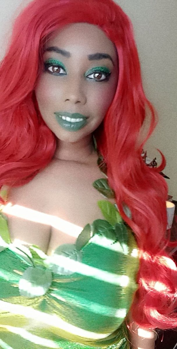 More Poison Ivy shots🌻🌹🖤