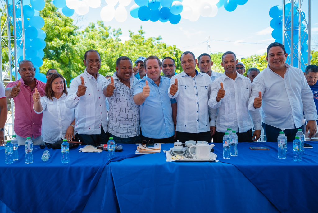 <a href="/PRM_Oficial/">PRM</a> <a href="/EdgarAugustoFM/">Edgar Augusto Feliz Méndez</a> <a href="/MoisesayalDr/">Moisés Ayala</a> ¡Otro más..! 

Damos la bienvenida a la familia revolucionaria al director municipal de Canoa, Héctor Benigno Sirett de León. De igual forma, fue juramentado el presidente de la Sala Capitular, Arnardo de León. #YoCreoEnTi #YoCreoEnElPRM. 

📍Prov. Barahona