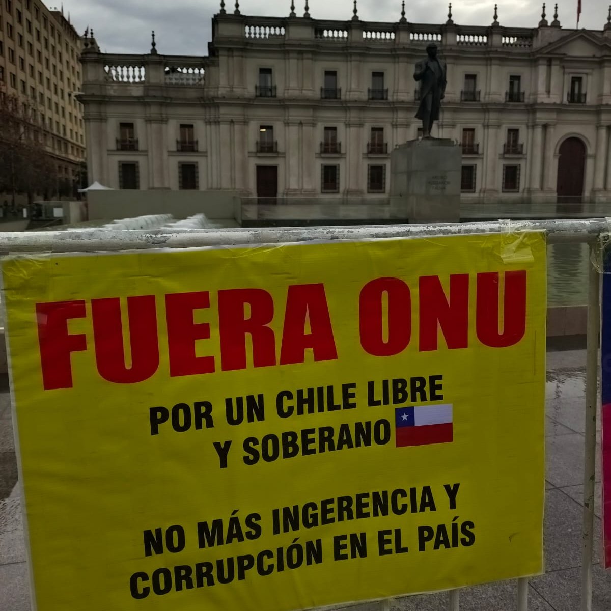 lenantesur's tweet photo. 🇨🇱Fuera el intervencionismo ONU...Nadie fue consultado /plebiscitado por tal intromisión Globalista...Nadie los eligió, nadie les dio la potestad de interferir en Chile 🇨🇱 #FueraONU /OMS y todas sus directrices #Agenda2030 #NOM. https://t.co/QtuPLeL6Rd